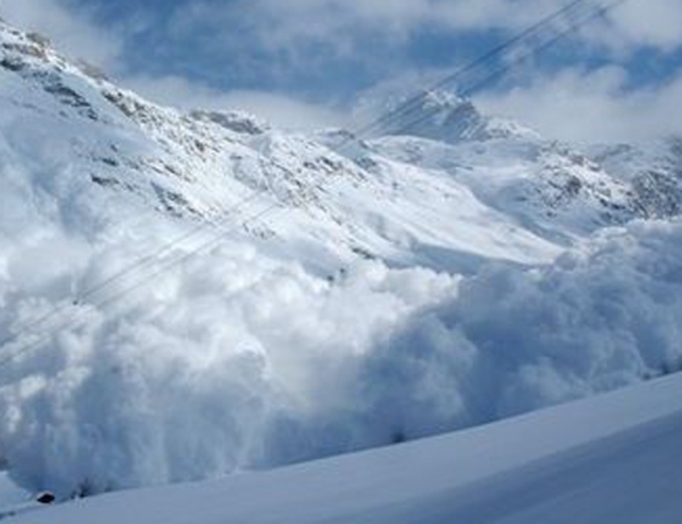 One man dies in avalanche in Kokanee Glacier backcountry