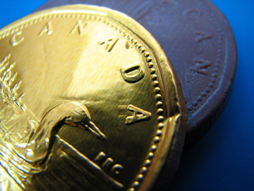 Loonie drops and markets nosedive on fears of global recession