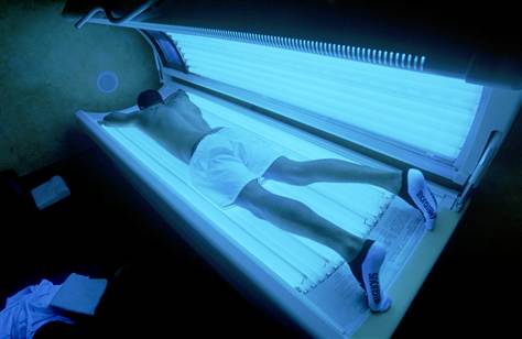 New Poll Results Released: Canadian Cancer Society calls on BC government to protect youth by restricting indoor tanning for those under 18
