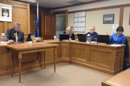 Council votes 4-3 against an apology to Rosslanders