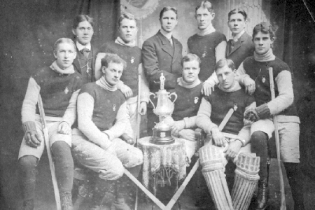 TALES AND LEGENDS OF THE MOUNTAIN KINGDOM: Rossland’s Great Hockey Rivalry