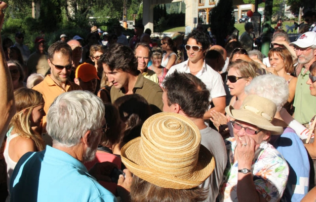 Liberal Leader Justin Trudeau meets crowds at Lakeside Park on eve of trip to Kokanee Lake to visit brother