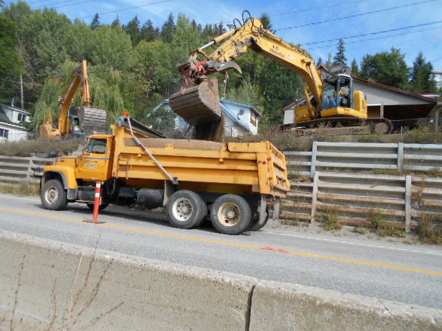 Traffic Adjustments During Retaining Wall Replacement on Highway 3-B