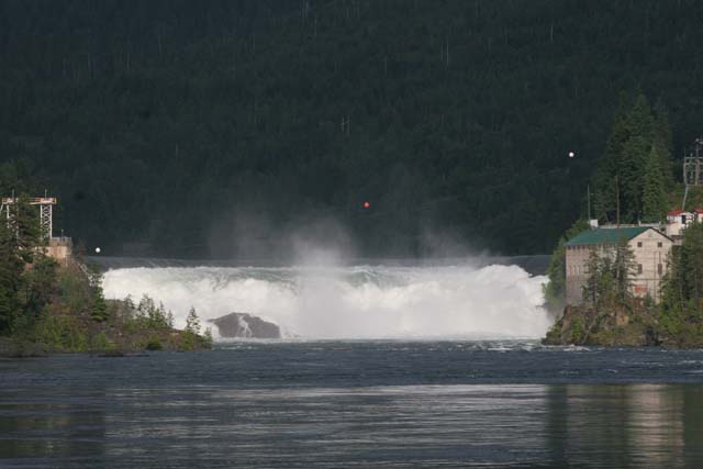 Columbia River system pretty full, but floods not likely â€” officials