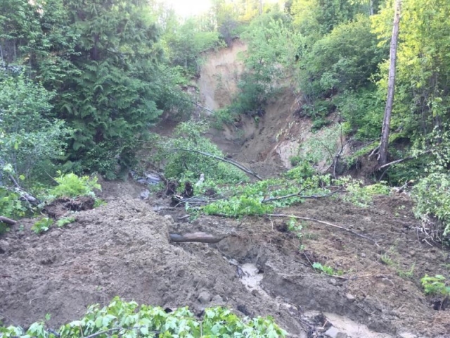 City workers fight against time and weather after significant mudslide