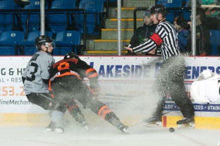 RECAP: Late Comeback Sees Smoke Eaters Fall To Silverbacks