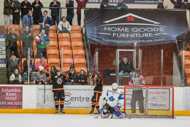 Third Period Comeback Fuels Smoke Eaters Overtime Victory Over Vees