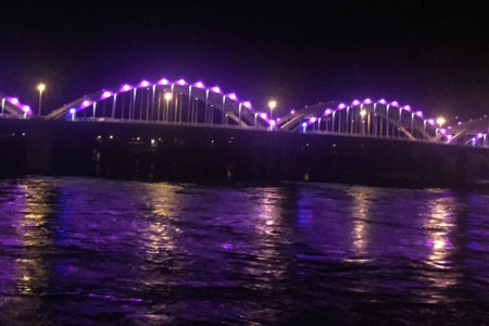 Bridge Lights Show Support for Front Line Workers