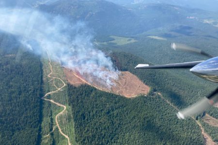 Fire Crews keep Bombi fire steady at 35 hectares despite heat, wind